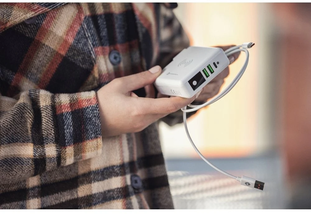 Daugiafunkcis įkroviklis Forcell F-Energy 4in1 2 x USB A + USB C 15W + išorinė baterija 8000mAh + belaidis įkrovimas baltas