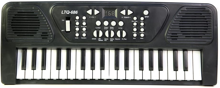 Dideli organkai, pianinas, klaviatūra su mikrofonu