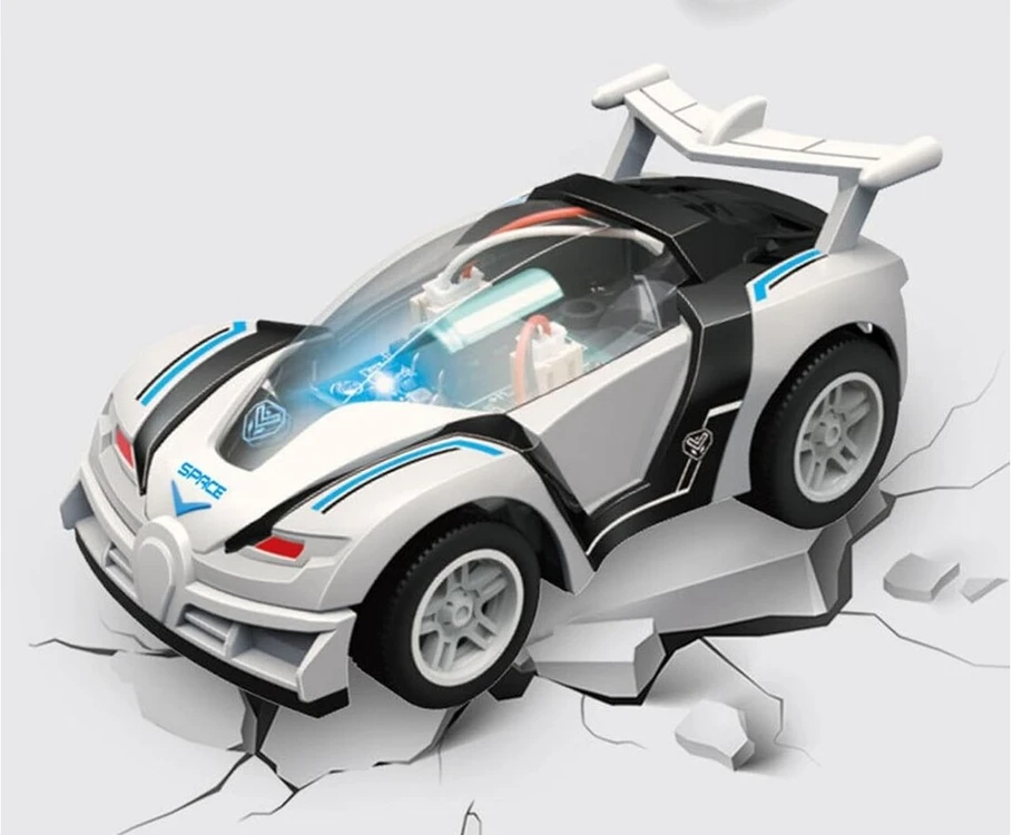 Edukacinis surenkamas automobilis su dinaminiu užvedimu ir boulingo žaidimu