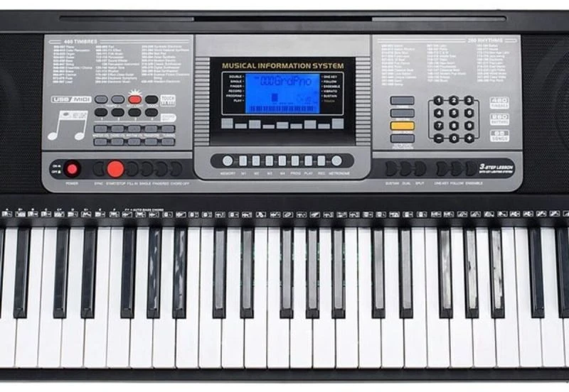 Elektroninis klavišinis instrumentas su 61 klavišu ir mokymosi funkcija