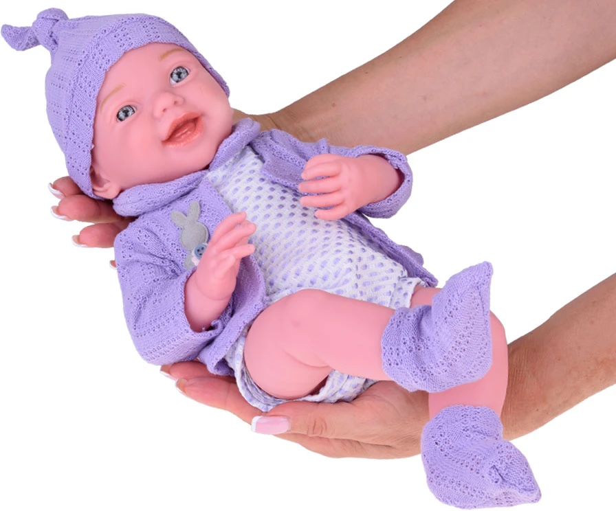 Jokomisiada Besišypsanti kūdikio lėlė su violetiniu megztiniu ir kepuraite 40 cm ZA5321