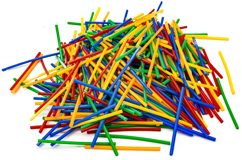 Konstruktorių rinkinys su spalvotomis plastikinėmis šiaudelėmis 1000 vnt