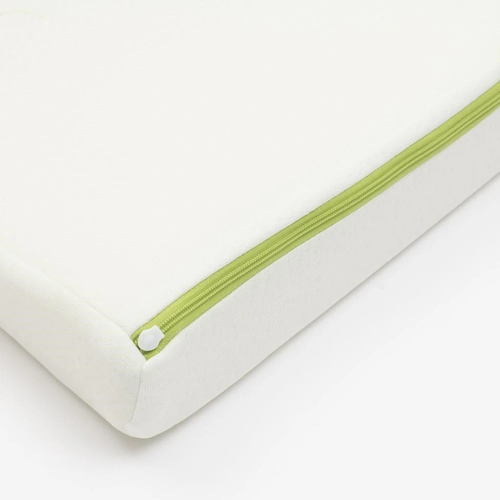 Kūdikių pagalvė pleištinė New Baby STANDARD 38x30x7 cm Aloe vera