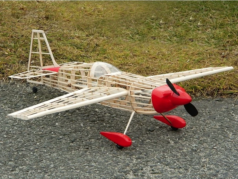 Lėktuvo modelis Edge Model 1:14 Guilows su lazeriu pjaustytais elementais