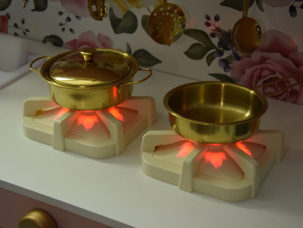 Ecotoys Medinė virtuvė vaikams RÓŻANA - viryklė, kriauklė, puodai, priedai ZA5932