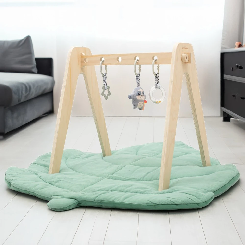 Medinis edukacinis žaidimų stovas su žaislais New Baby