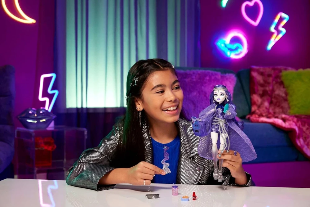 Lėlė Mattel Monster High Spectra Vondergeist su naminiu šešku ir aksesuarais