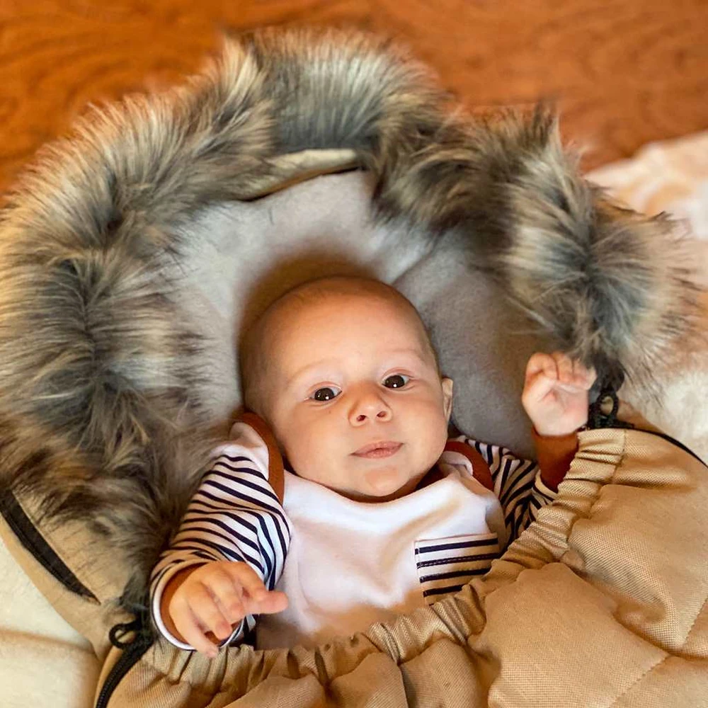 New Baby kūdikio seilinukas su kailiuku, šviesiai pilkas