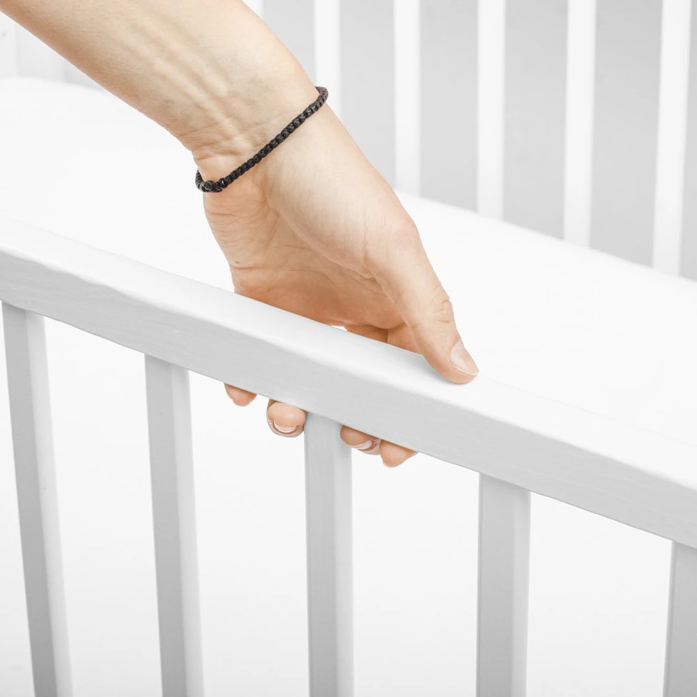 New Baby LILLY balta lovelė su stalčiumi ir šonine sienele