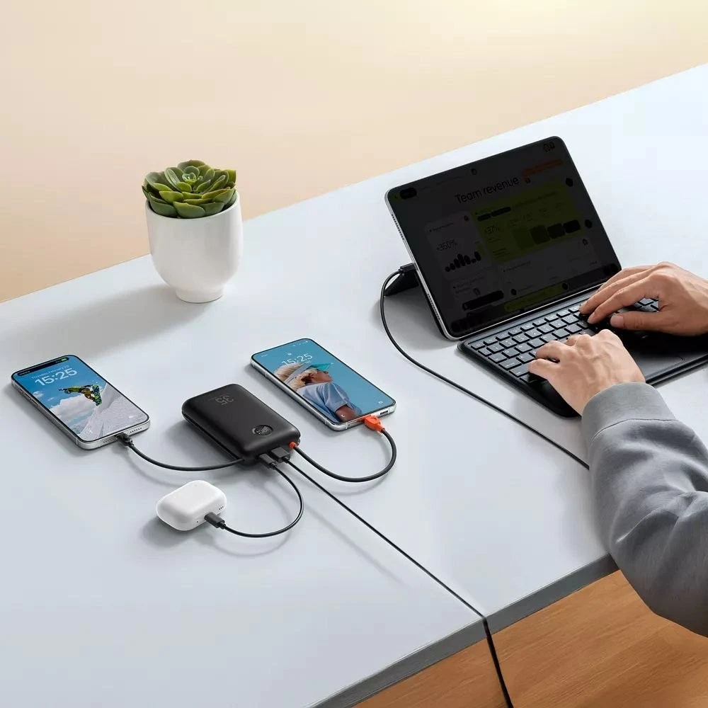 Nešiojamoji baterija Veger K2 (W2068) PD QC3.0 35W 20000 mAh su integruotais C tipo laidais / Lightning juodas
