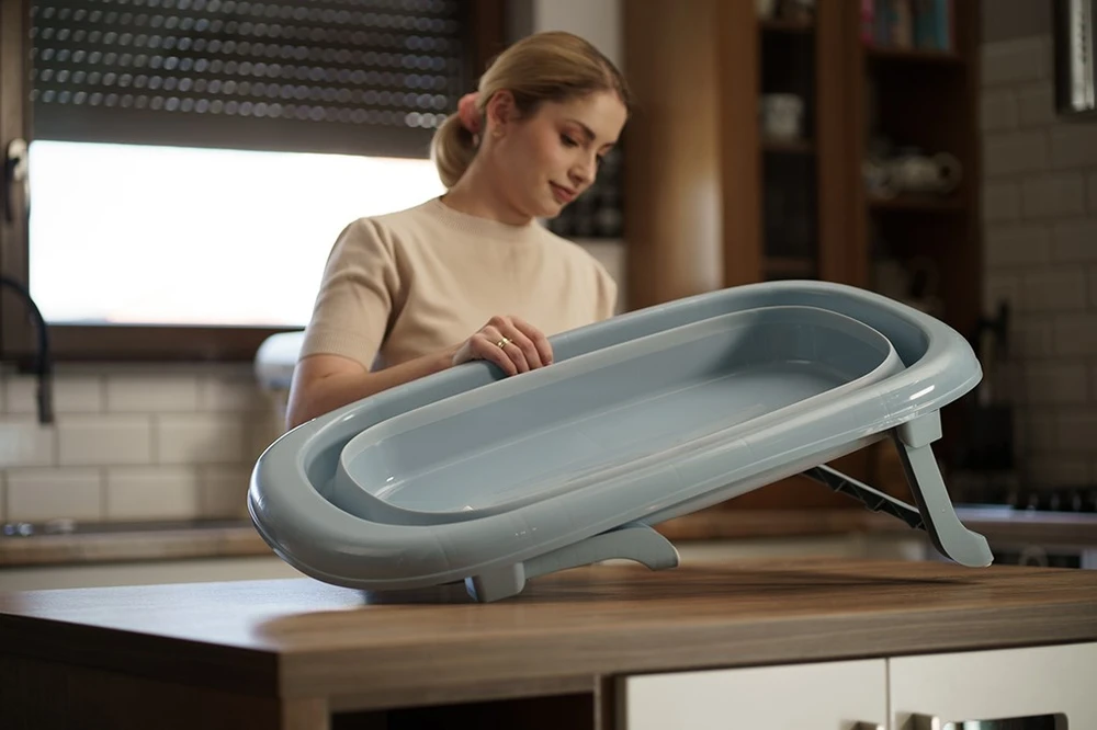 Sulankstoma plastikinė kūdikio vonelė Tega Baby pilka