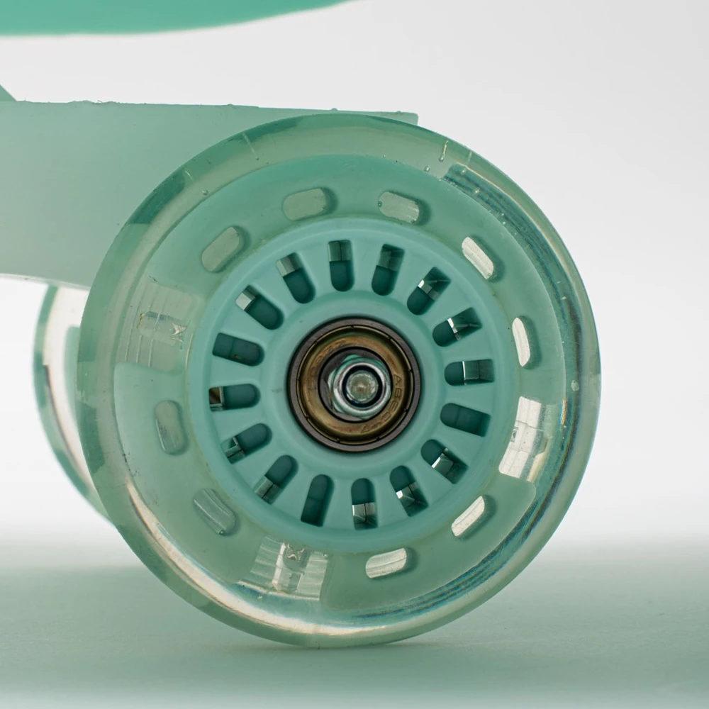 Vaikiškas Baby Mix G-Force žalias paspiriamas automobilis su LED apšvietimu ir gravitacijos varikliu