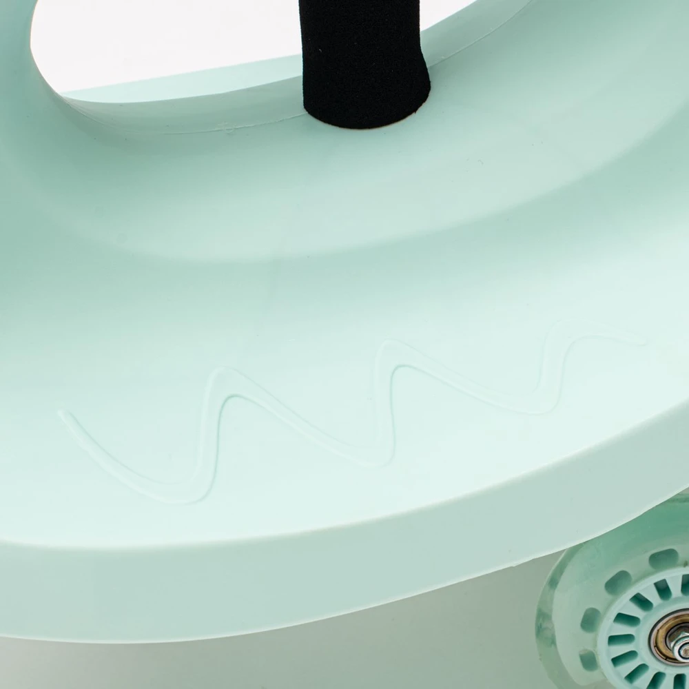 Vaikiškas Baby Mix G-Force žalias paspiriamas automobilis su LED apšvietimu ir gravitacijos varikliu