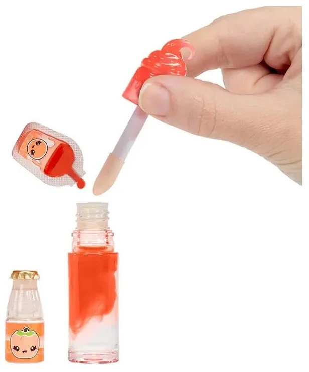 Yummiland lūpų blizgesio lėlė Piper Peach
