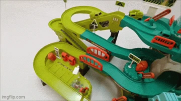 Žaislinė automobilių trasa su dinozaurų tema ir garažu