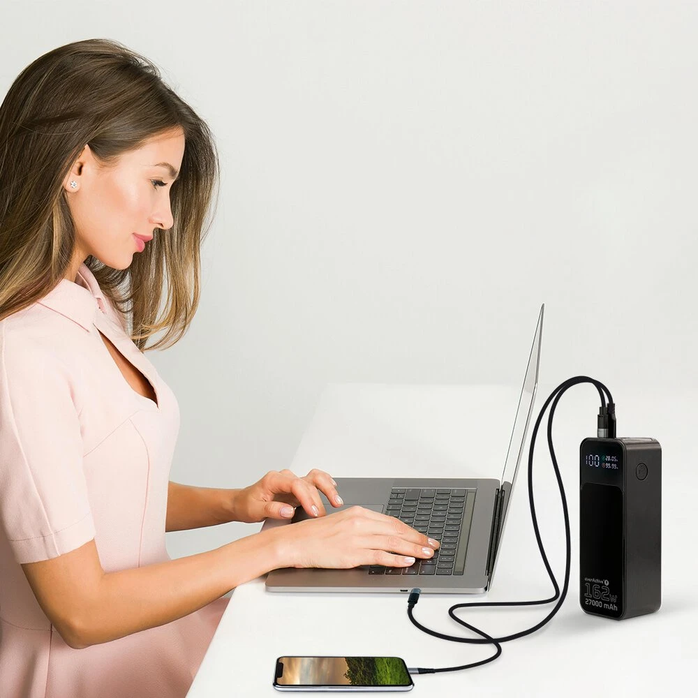 „everactive“ išorinė baterija 27 000 mAh, 1x USB, 2x USB-C, 162,5 W, QC4+, žibintuvėlis, LCD ekranas, juodas