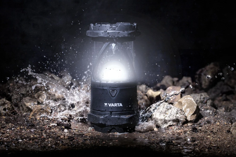 Varta INDESTRUCTIBLE L30 PRO Rankinis žibintuvėlis Juoda, Permatomas LED