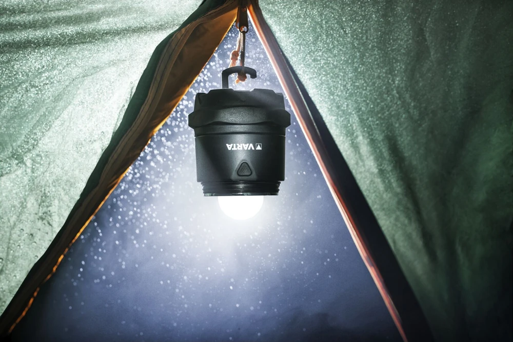 Varta INDESTRUCTIBLE L30 PRO Rankinis žibintuvėlis Juoda, Permatomas LED