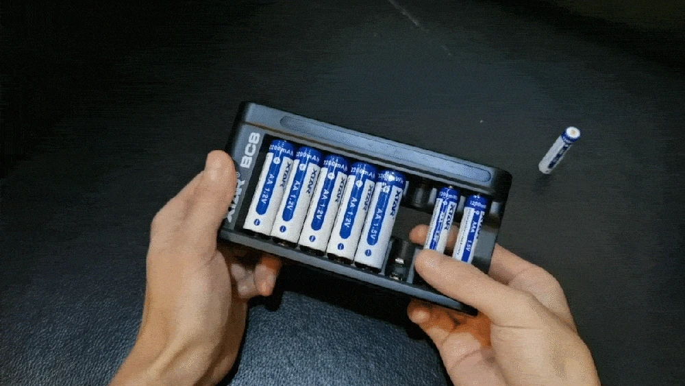 Xtar 8 x Ni-MH ir 1,5V Li-ion AA/AAA akumuliatorių kroviklis BC8