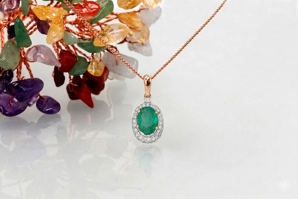 Diamond Sky Jewelry Auksinis pakabukas su deimantais ir smaragdais „Grakštumas III“