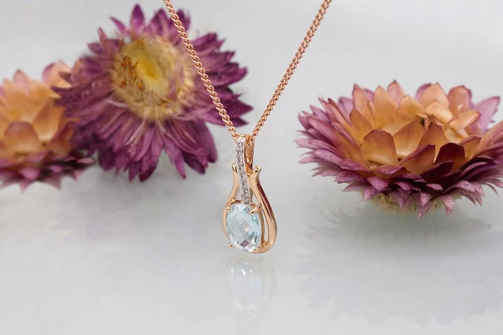 Diamond Sky Jewelry Auksinis pakabukas su deimantais ir topazais „Grakštumas II“