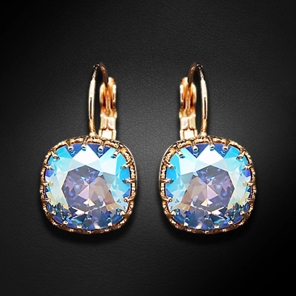 Diamond Sky Jewelry Auskarai „Vintage V (Light Sapphire Shimmer)“ su Swarovski® kristalais