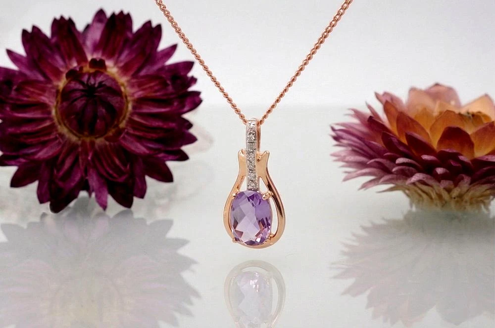Diamond Sky Jewelry Auksinis pakabukas su deimantais ir ametistais „Grakštumas“