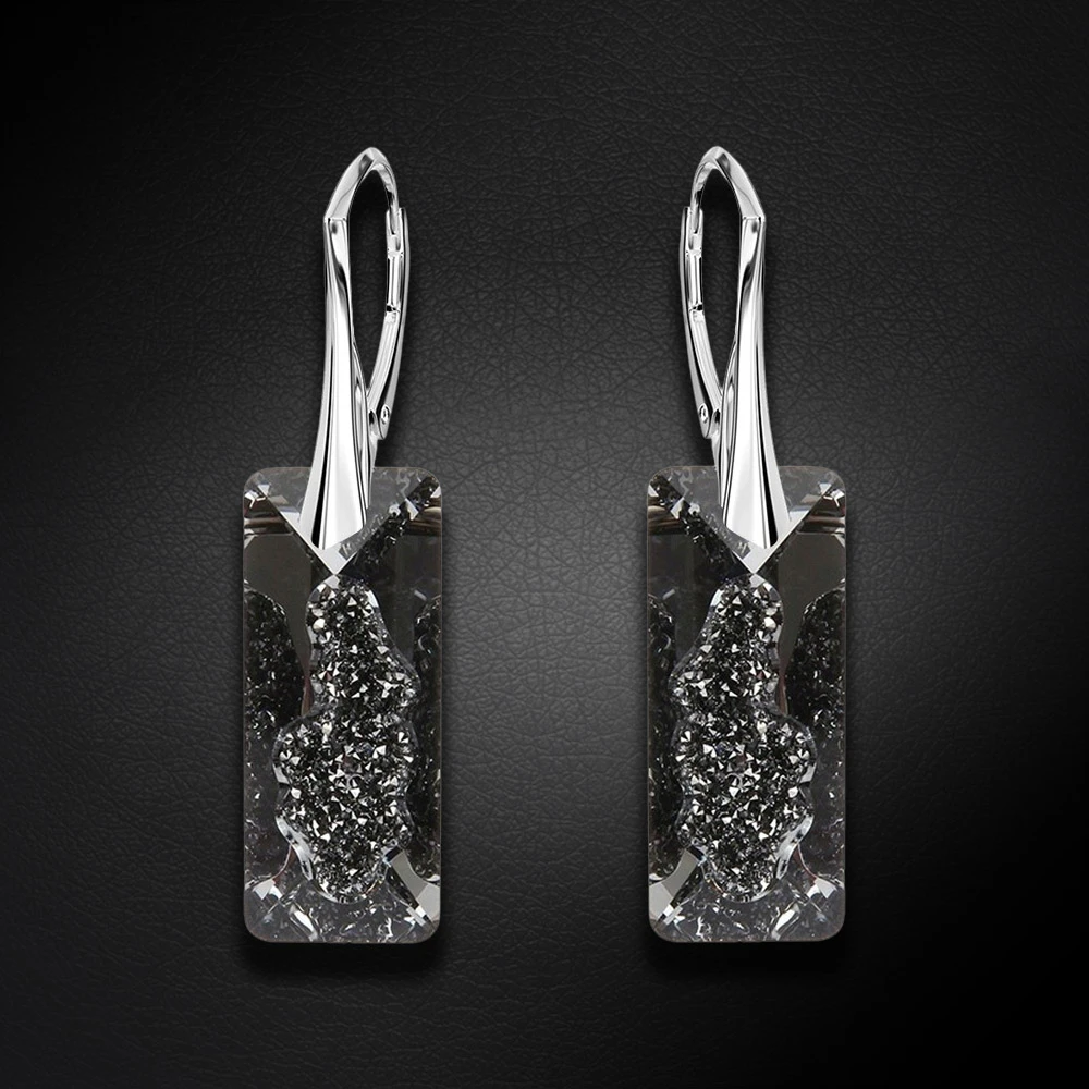 Diamond Sky Jewelry Sidabriniai auskarai „Growing Crystal II (Sidabrinis Night)“ su Swarovski® kristalais