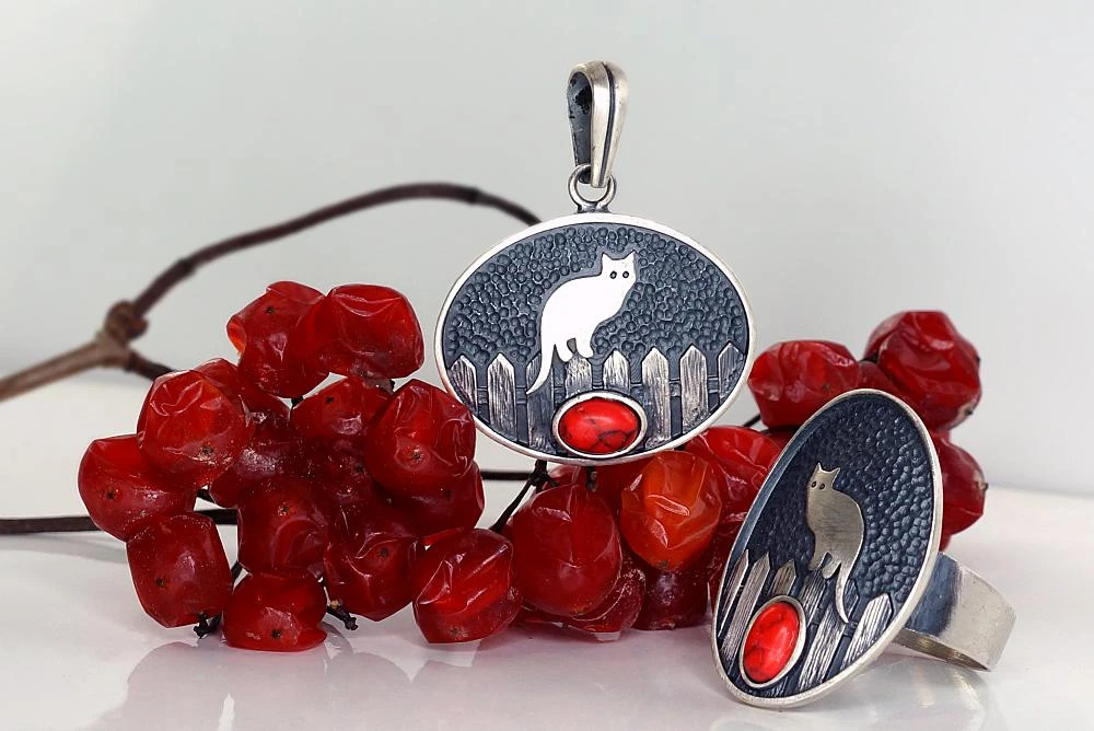 Diamond Sky Jewelry Sidabrinis žiedas su koralais „Midnight Cat“