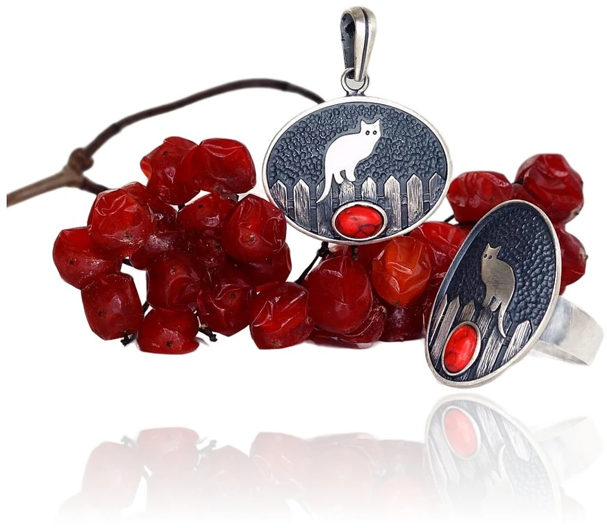 Diamond Sky Jewelry Sidabrinis žiedas su koralais „Midnight Cat“