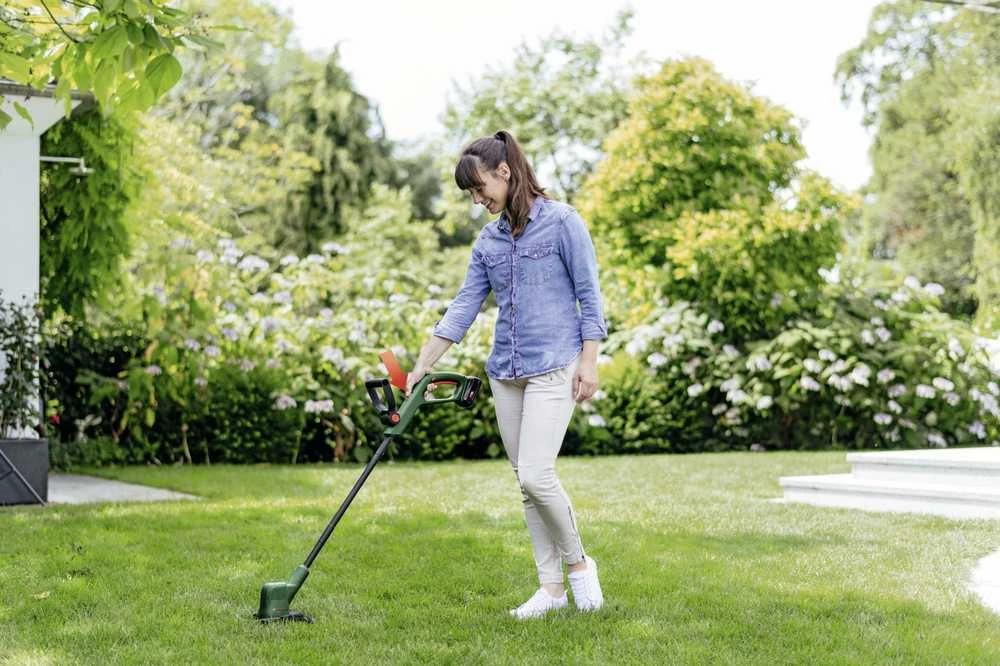 Akumuliatorinė žoliapjovė Bosch Easy GrassCut 18V-26, pilnas komplektas