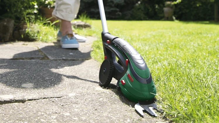 Bosch Isio akumuliatorinių žirkių rinkinys - 1 x 8 cm žolės žirklių ašmenys + teleskopinis kotas