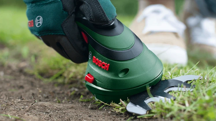 Bosch Isio akumuliatorinių žirkių rinkinys - 1 x 8 cm žolės žirklių ašmenys + teleskopinis kotas