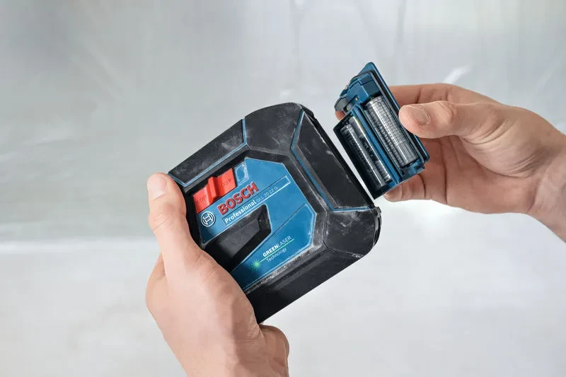 Bosch Linijinis lazerinis nivelyras GLL 20-22 G lagamine su universaliu laikikliu LB 10 (0601065602)