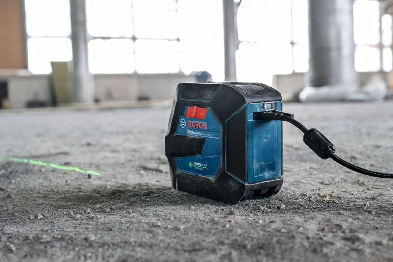 Bosch Linijinis lazerinis nivelyras GLL 20-22 G lagamine su universaliu laikikliu LB 10 (0601065602)