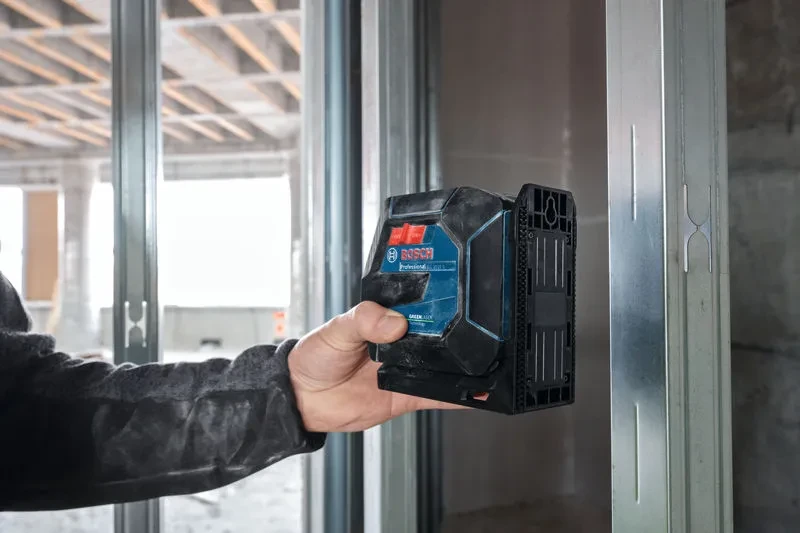 Bosch Linijinis lazerinis nivelyras GLL 20-22 G lagamine su universaliu laikikliu LB 10 (0601065602)