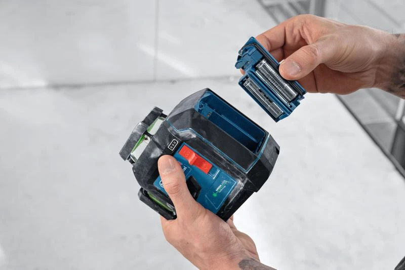 Bosch  Linijinis lazerinis nivelyras GLL 80-33 G lagamine su universaliu laikikliu LB 10 (0601065501)