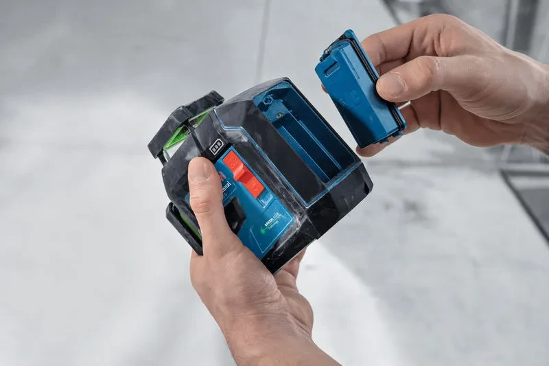 Bosch  Linijinis lazerinis nivelyras GLL 80-33 G lagamine su universaliu laikikliu LB 10 (0601065501)