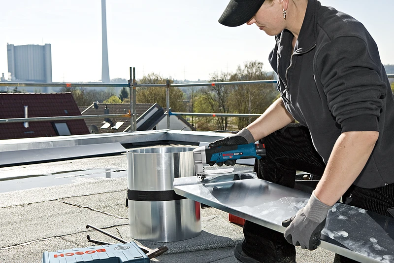 Bosch Metalo žirklės GSC10,8V-Li be akumuliatoriaus ir kroviklio