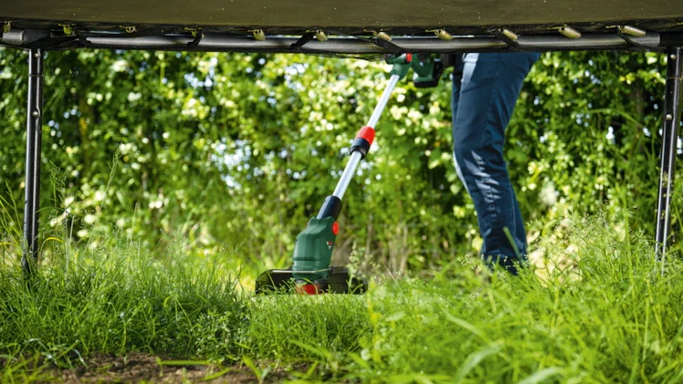 Bosch žoliapjovė UniversalGrassCut 18V-26-500 be akumuliatoriaus ir kroviklio