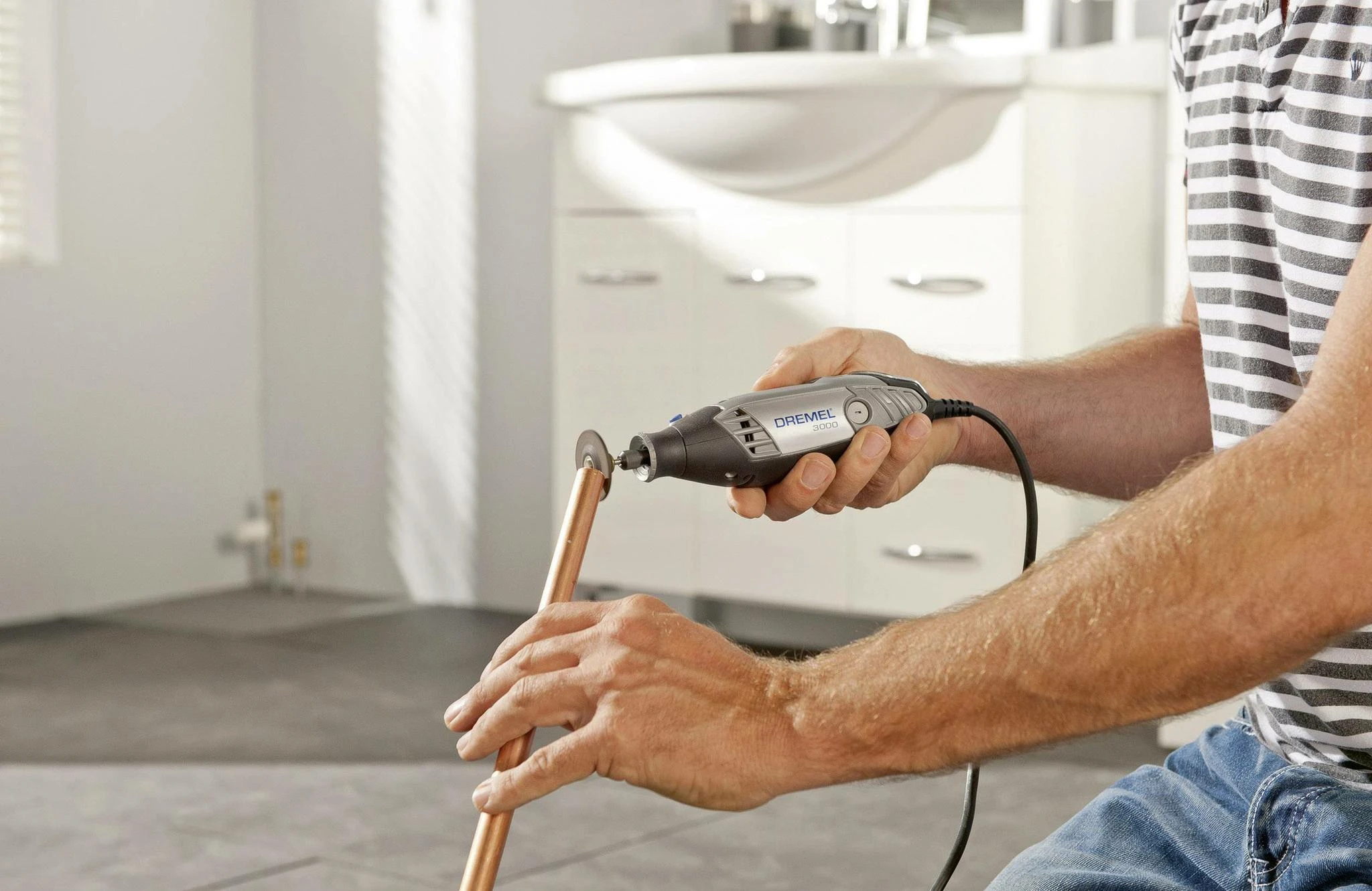 DREMEL 3000 serijos rotacinis įrankis + 15 priedų