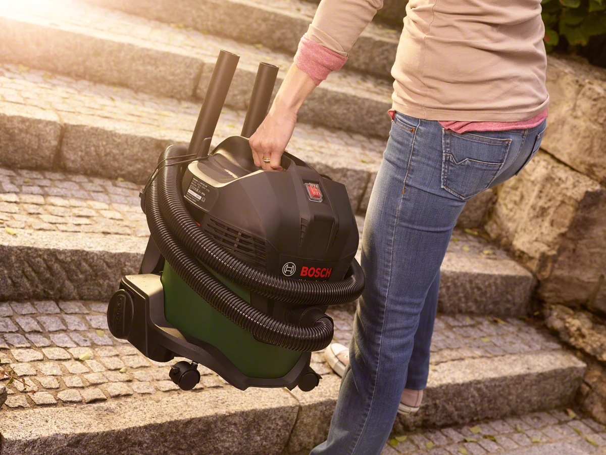Bosch UniversalVac 15 šlapio ir sauso tipo dulkių siurblys su pūtimo funkcija