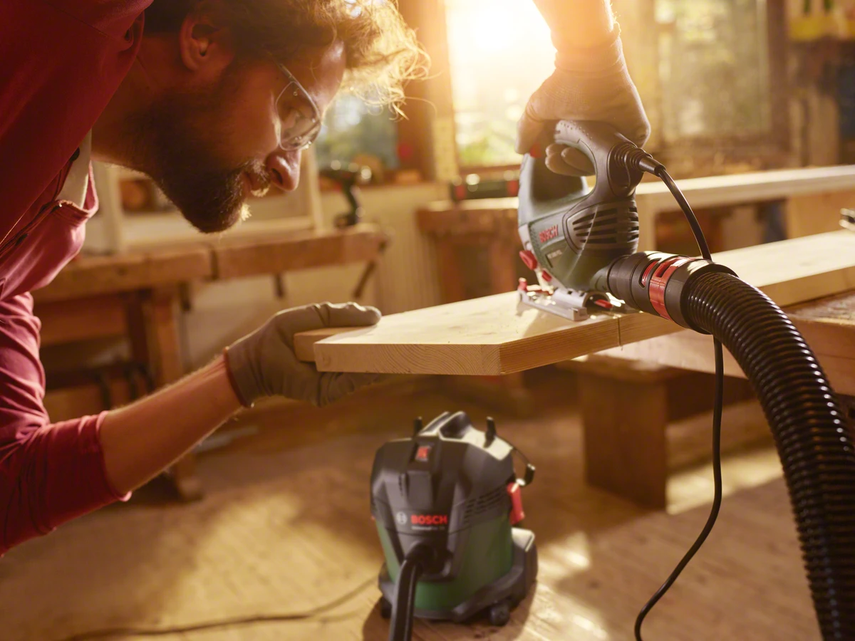 Bosch UniversalVac 15 šlapio ir sauso tipo dulkių siurblys su pūtimo funkcija