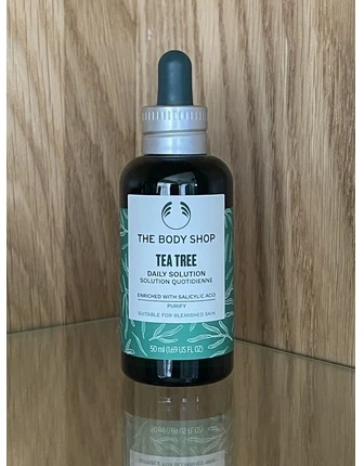 „The Body Shop“ arbatmedžio kasdienis sprendimas nuo netobulumo