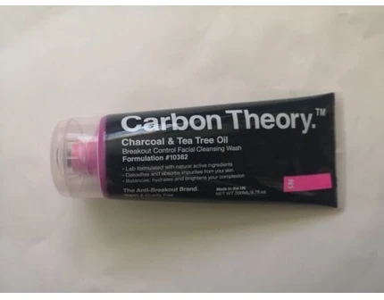„Carbon Theory“ medžio anglies ir arbatmedžio aliejaus veido prausiklis nuo spuogų, 200 ml