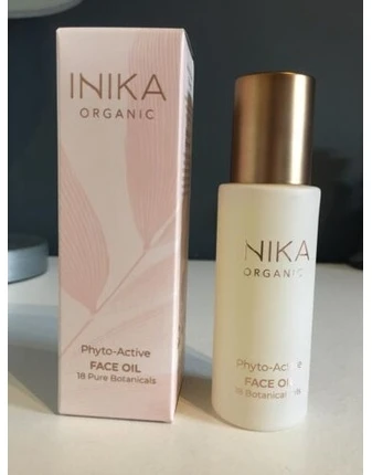 „Inika Organic Fito-Active“ veido aliejus su augalų ekstraktais