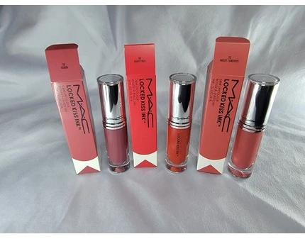 MAC Cosmetics ilgai išliekantys skysti lūpų dažai (Locked Kiss Ink) 4 ml, Posh