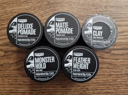Uppercut Deluxe Featherweight Matte Medium Hold Pomade pomada plaukų formavimui, 30 g