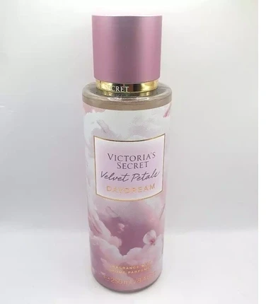 Victoria Secrets Victoria's Secret Velvet Petals Daydream Fragrance Mist kūno dulksna, 250 ml
