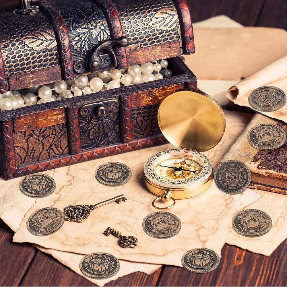 40 vnt. didelių piratų monetų rinkinys vaikams ir suaugusiems – puikiai tinka žaidimams vakarėliuose, užduotims, dekoracijoms, lobių paieškoms, auksinės monetos, piratų pinigai, žaidimų monetos